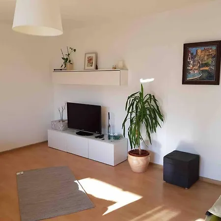 Apartment Schones In Zentraler Und Ruhiger Lage *
